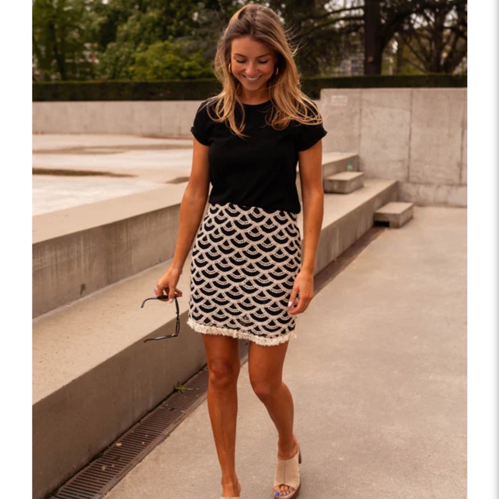 Stylish Black and White Scalloped Mini Skirt